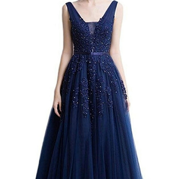 SOLD..Cocktail Gown in White for prom or wedding - Picture 4 of 4